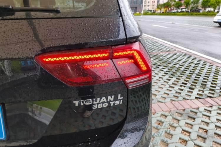 Used Volkswagen Tiguan L 2018 380TSI Automatic All-Wheel Drive Luxury Edition Right Rear Taillight
