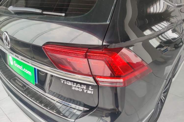 Used Volkswagen Tiguan L 2018 380TSI Automatic All-Wheel Drive Luxury Edition Right Rear Taillight