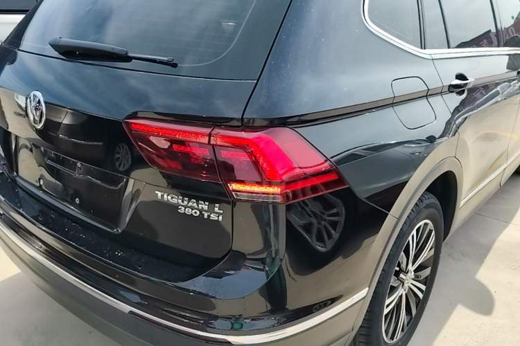 Used Volkswagen Tiguan L 2018 380TSI Automatic All-Wheel Drive Luxury Edition Right Rear Taillight