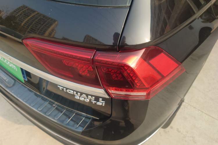Used Volkswagen Tiguan L 2018 380TSI Automatic All-Wheel Drive Luxury Edition Right Rear Taillight