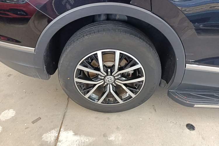Used Volkswagen Tiguan L 2018 Revised Version 330TSI Automatic Two-Wheel Drive Comfort Edition Right Rear Wheel Hub