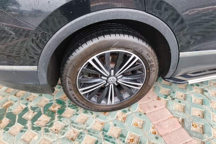 Used Volkswagen Tiguan L 2018 380TSI Automatic All-Wheel Drive Luxury Edition Right Rear Wheel Hub
