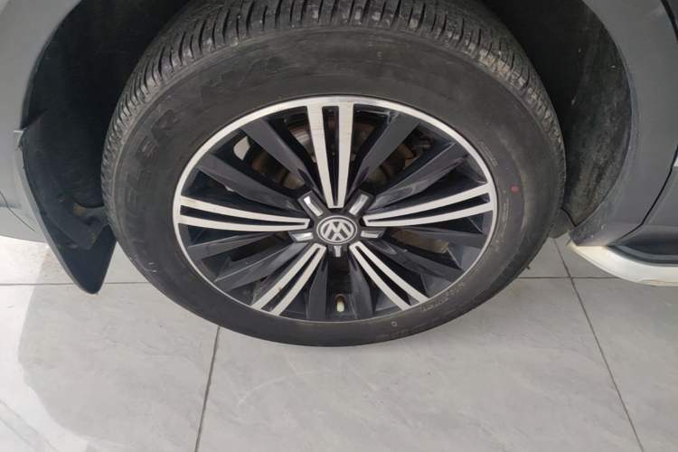 Used Volkswagen Tiguan L 2018 380TSI Automatic All-Wheel Drive Luxury Edition Right Rear Wheel Hub
