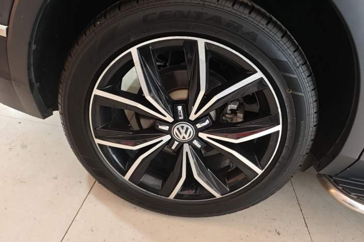 Used Volkswagen Tiguan L 2018 330TSI Automatic Two-Wheel Drive Flagship Edition Right Rear Wheel Hub