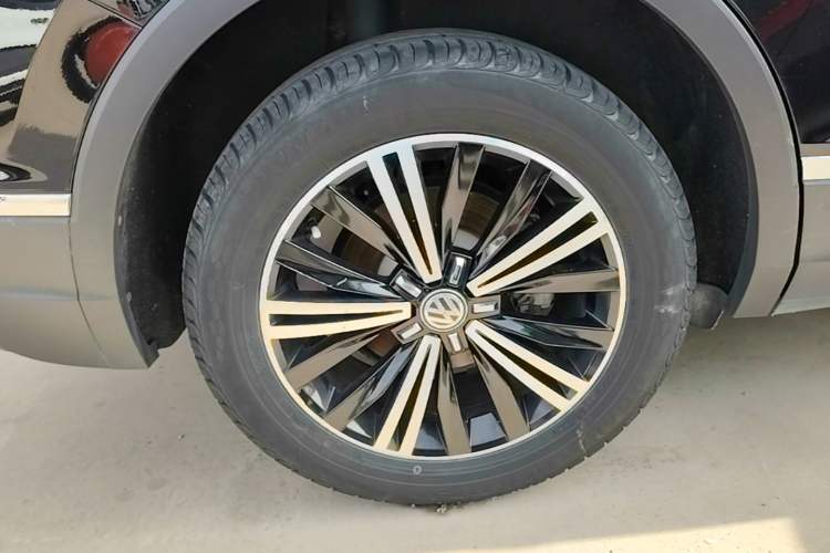 Used Volkswagen Tiguan L 2018 380TSI Automatic All-Wheel Drive Luxury Edition Right Rear Wheel Hub