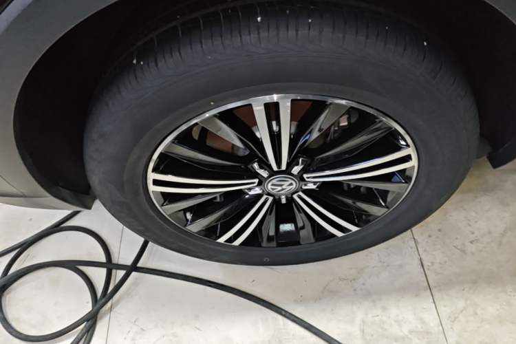 Used Volkswagen Tiguan L 2018 Revised 330TSI Automatic Two-Wheel Drive Flagship Edition Right Rear Wheel Hub