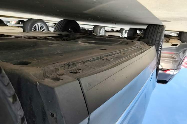 Used Volkswagen Tiguan L 2018 380TSI Automatic All-Wheel Drive Luxury Edition Right Side Sill