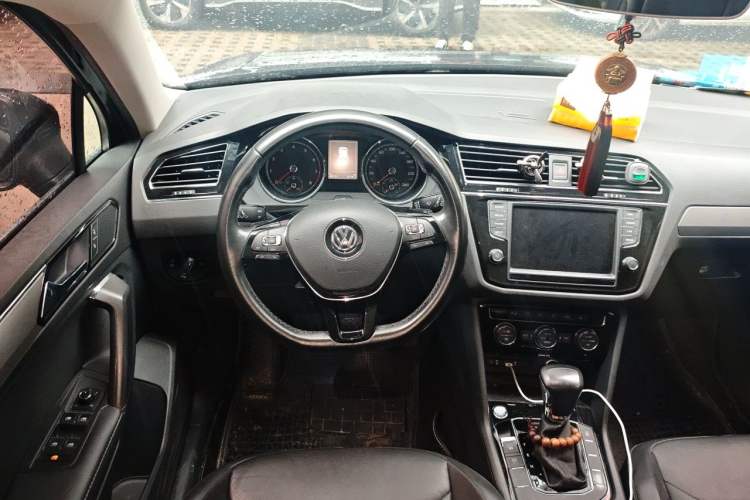 Used Volkswagen Tiguan L 2018 330TSI Automatic Two-Wheel Drive Luxury Edition Steering Wheel