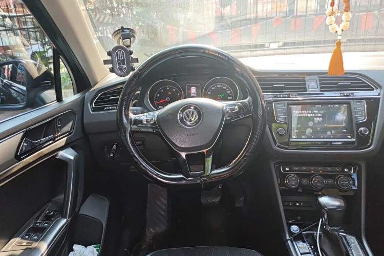 Used Volkswagen Tiguan L 2018 Facelift 330TSI Automatic Two-Wheel Drive Luxury Edition Steering Wheel