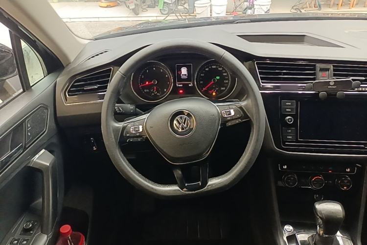 Used Volkswagen Tiguan L 2018 Revised Version 330TSI Automatic Two-Wheel Drive Comfort Edition Steering Wheel