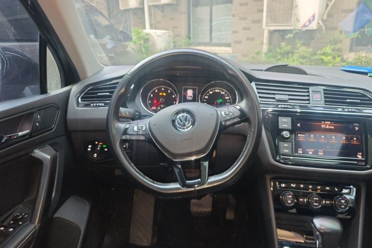 Used Volkswagen Tiguan L 2018 Facelift 330TSI Automatic Two-Wheel Drive Luxury Edition Steering Wheel