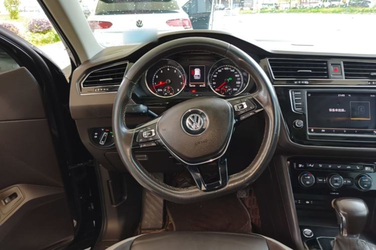 Used Volkswagen Tiguan L 2018 380TSI Automatic All-Wheel Drive Luxury Edition Steering Wheel