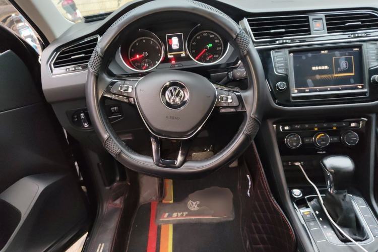 Used Volkswagen Tiguan L 2018 330TSI Automatic Two-Wheel Drive Luxury Edition Steering Wheel