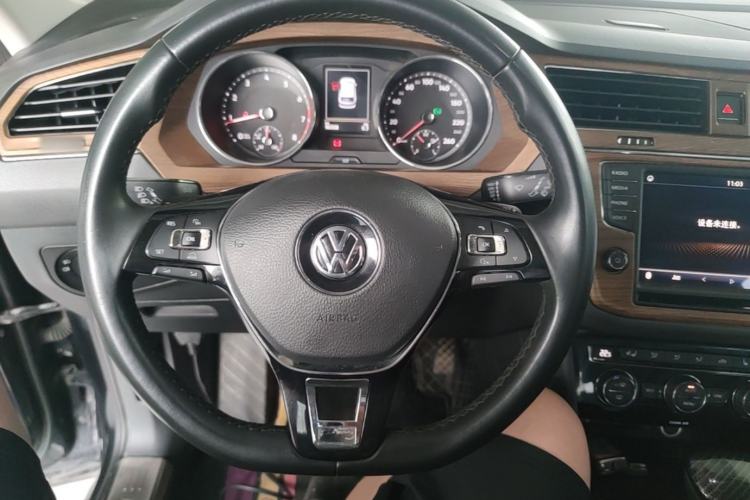 Used Volkswagen Tiguan L 2018 380TSI Automatic All-Wheel Drive Luxury Edition Steering Wheel