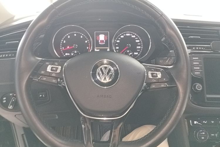 Used Volkswagen Tiguan L 2018 330TSI Automatic Two-Wheel Drive Luxury Edition Steering Wheel