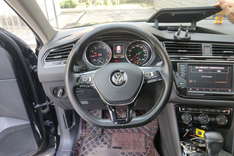 Used Volkswagen Tiguan L 2018 Facelift 330TSI Automatic Two-Wheel Drive Luxury Edition Steering Wheel