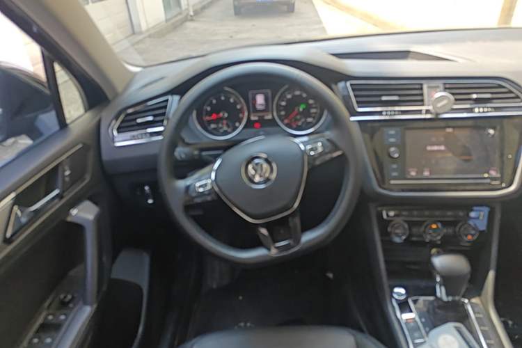 Used Volkswagen Tiguan L 2018 Facelift 330TSI Automatic Two-Wheel Drive Luxury Edition Steering Wheel
