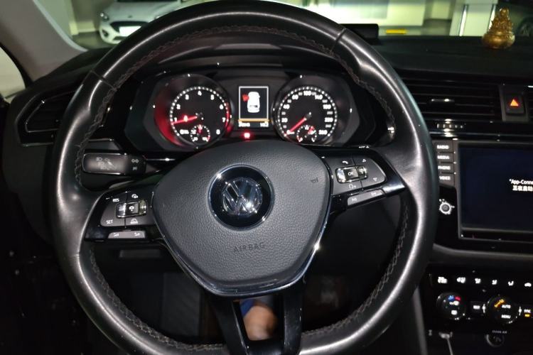 Used Volkswagen Tiguan L 2018 Revised Version 380TSI Automatic All-Wheel Drive Flagship Edition Steering Wheel