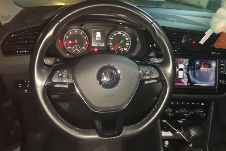 Used Volkswagen Tiguan L 2018 330TSI Automatic Two-Wheel Drive Luxury Edition Steering Wheel