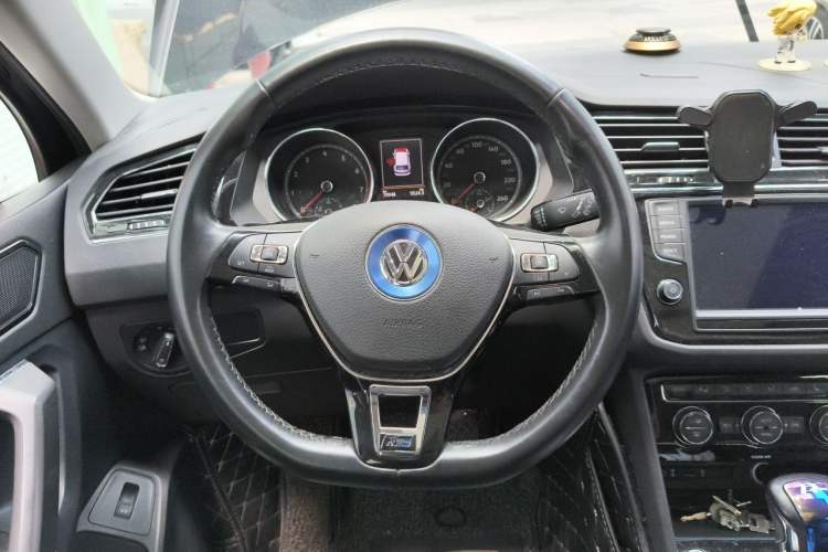 Used Volkswagen Tiguan L 2018 380TSI Automatic All-Wheel Drive Luxury Edition Steering Wheel