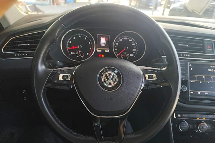 Used Volkswagen Tiguan L 2018 Revised 330TSI Automatic Two-Wheel Drive Flagship Edition Steering Wheel