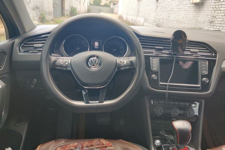 Used Volkswagen Tiguan L 2018 380TSI Automatic All-Wheel Drive Luxury Edition Steering Wheel