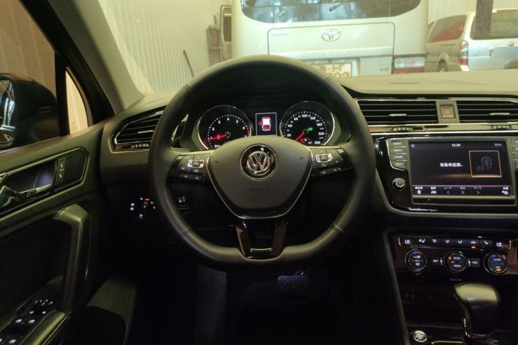 Used Volkswagen Tiguan L 2018 330TSI Automatic Two-Wheel Drive Luxury Edition Steering Wheel