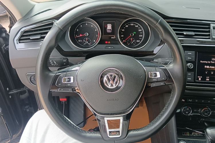 Used Volkswagen Tiguan L 2018 Facelift 330TSI Automatic Two-Wheel Drive Luxury Edition Steering Wheel