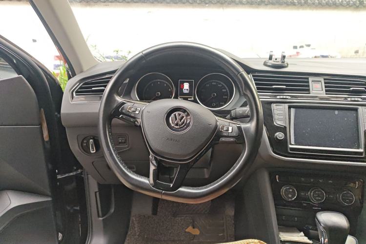 Used Volkswagen Tiguan L 2018 330TSI Automatic Two-Wheel Drive Comfort Edition Steering Wheel