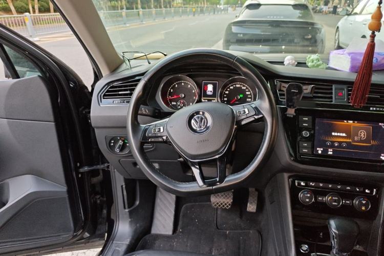 Used Volkswagen Tiguan L 2018 330TSI Automatic Two-Wheel Drive Luxury Edition Steering Wheel