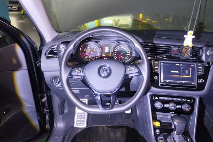 Used Volkswagen Tiguan L 2018 380TSI Automatic All-Wheel Drive Luxury Edition Steering Wheel