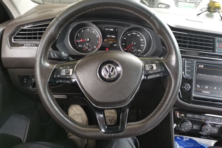 Used Volkswagen Tiguan L 2018 330TSI Automatic Two-Wheel Drive Luxury Edition Steering Wheel
