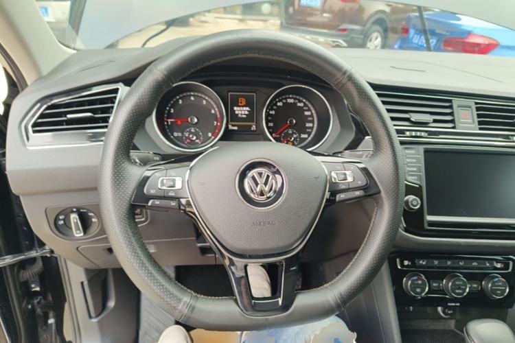 Used Volkswagen Tiguan L 2018 330TSI Automatic Two-Wheel Drive Luxury Edition Steering Wheel