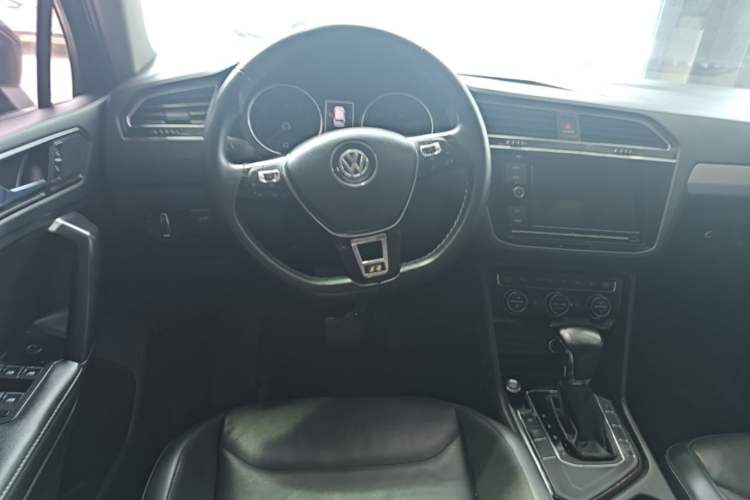 Used Volkswagen Tiguan L 2018 Facelift 330TSI Automatic Two-Wheel Drive Luxury Edition Steering Wheel