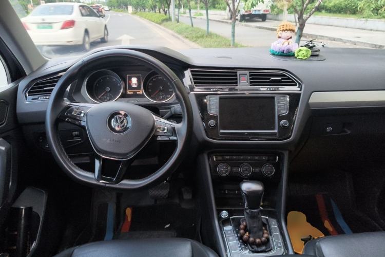 Used Volkswagen Tiguan L 2018 330TSI Automatic Two-Wheel Drive Luxury Edition Steering Wheel