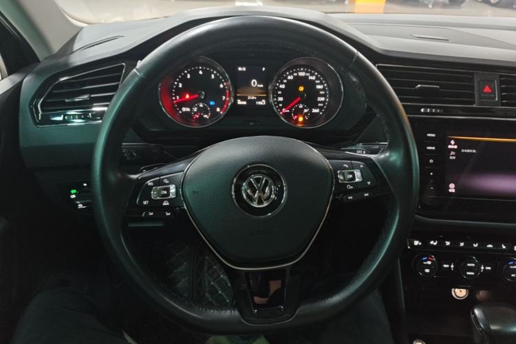 Used Volkswagen Tiguan L 2018 330TSI Automatic Two-Wheel Drive Flagship Edition Steering Wheel