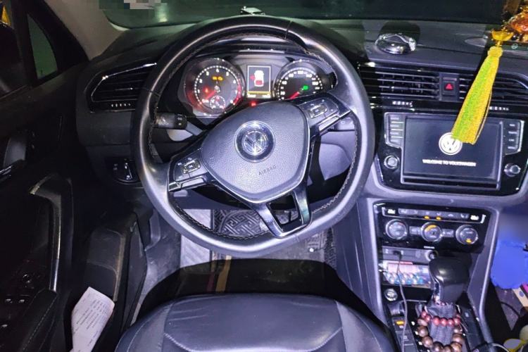 Used Volkswagen Tiguan L 2018 Facelift 330TSI Automatic Two-Wheel Drive Luxury Edition Steering Wheel