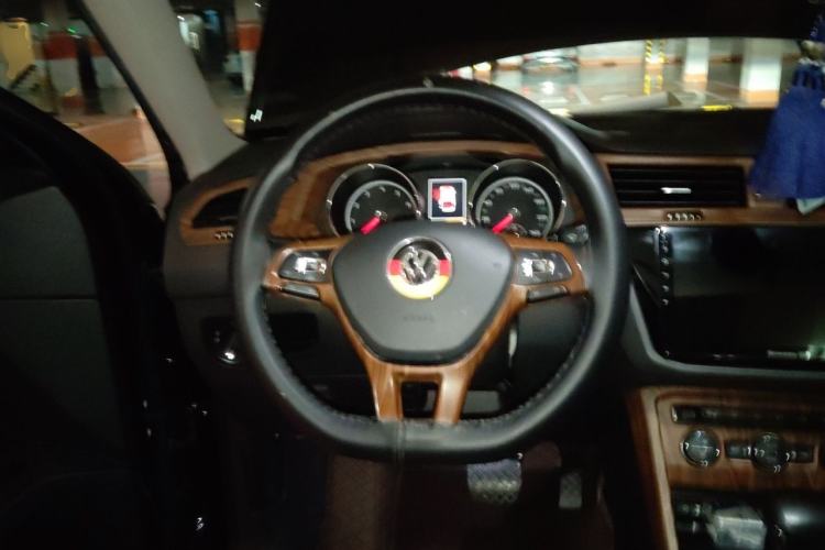 Used Volkswagen Tiguan L 2018 Facelift 330TSI Automatic Two-Wheel Drive Luxury Edition Steering Wheel