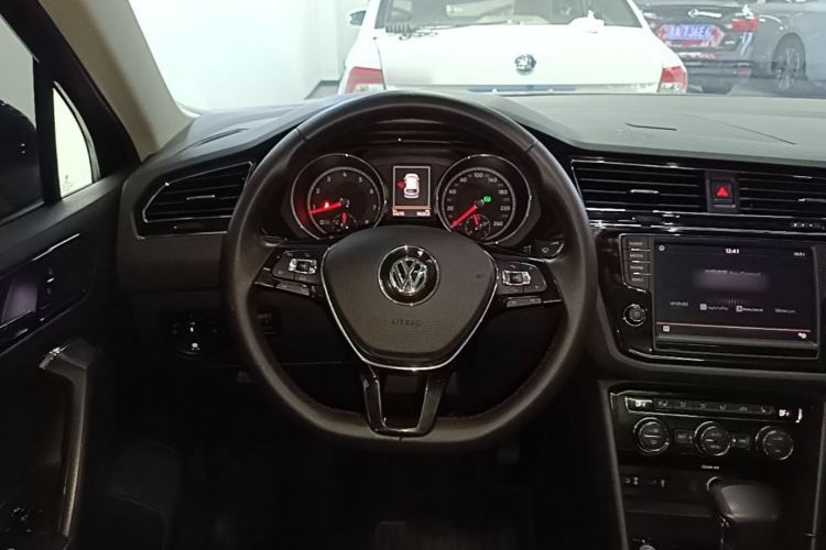 Used Volkswagen Tiguan L 2018 330TSI Automatic Two-Wheel Drive Luxury Edition Steering Wheel