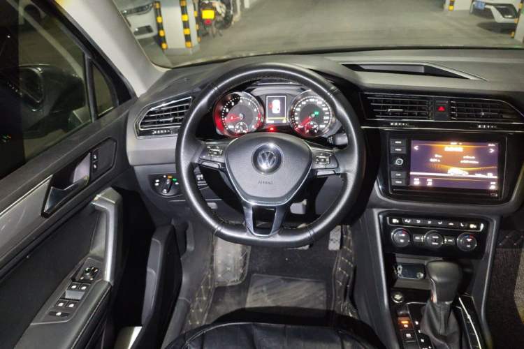 Used Volkswagen Tiguan L 2018 Facelift 330TSI Automatic Two-Wheel Drive Luxury Edition Steering Wheel
