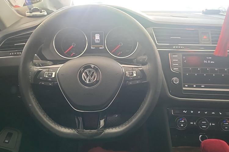 Used Volkswagen Tiguan L 2018 380TSI Automatic All-Wheel Drive Luxury Edition Steering Wheel