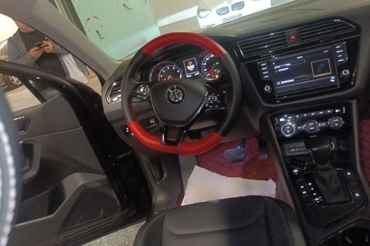 Used Volkswagen Tiguan L 2018 Facelift 330TSI Automatic Two-Wheel Drive Luxury Edition Steering Wheel