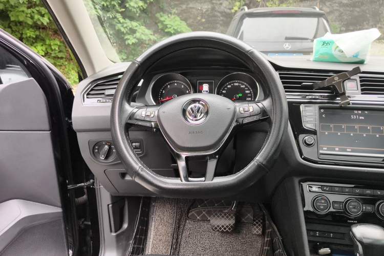 Used Volkswagen Tiguan L 2018 330TSI Automatic Two-Wheel Drive Luxury Edition Steering Wheel