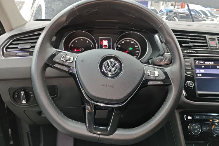 Used Volkswagen Tiguan L 2018 Revised 330TSI Automatic Two-Wheel Drive Flagship Edition Steering Wheel