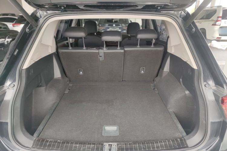 Used Volkswagen Tiguan L 2018 380TSI Automatic All-Wheel Drive Luxury Edition Trunk
