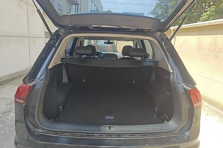 Used Volkswagen Tiguan L 2018 Facelift 330TSI Automatic Two-Wheel Drive Luxury Edition Trunk