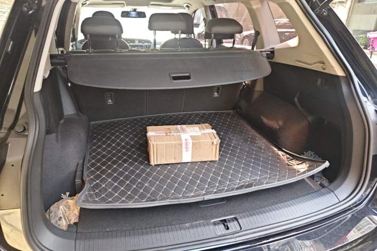 Used Volkswagen Tiguan L 2018 Facelift 330TSI Automatic Two-Wheel Drive Luxury Edition Trunk