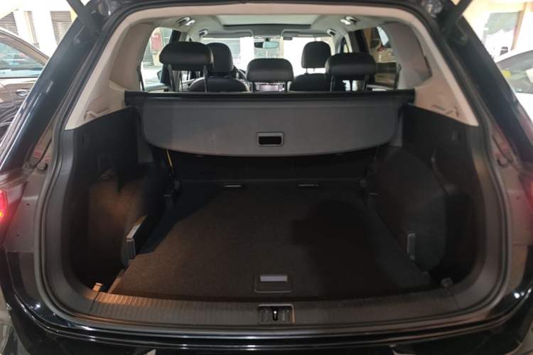 Used Volkswagen Tiguan L 2018 330TSI Automatic Two-Wheel Drive Flagship Edition Trunk