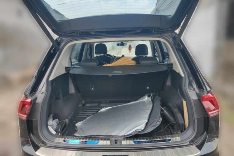 Used Volkswagen Tiguan L 2018 380TSI Automatic All-Wheel Drive Luxury Edition Trunk