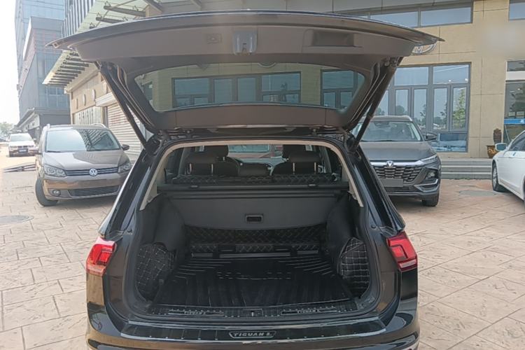 Used Volkswagen Tiguan L 2018 Facelift 330TSI Automatic Two-Wheel Drive Luxury Edition Trunk